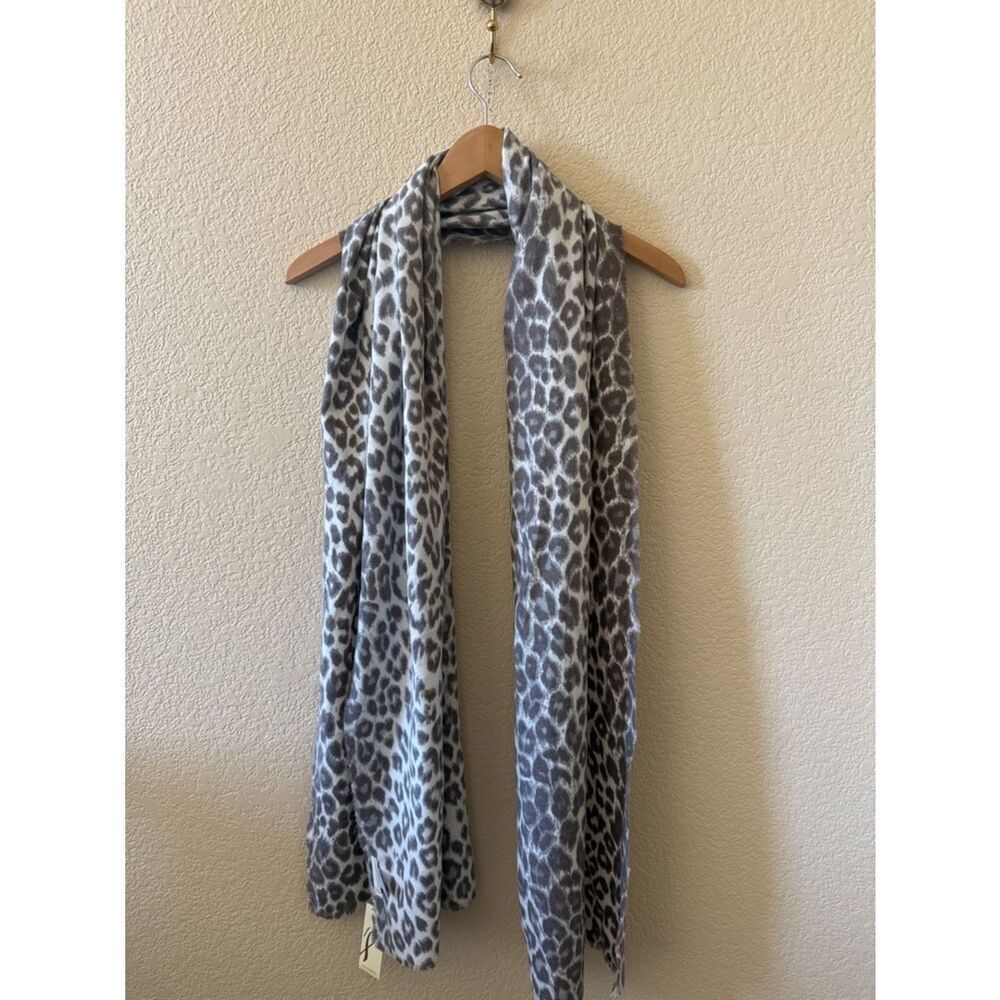 NWT Collection Eighteen Animal Print Gray + White Scarf